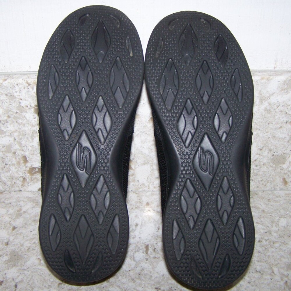 Sketchers GOGA Mat Black Slip-on shoes - Picture 6 of 6